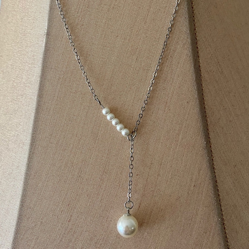 Silver pearl necklace